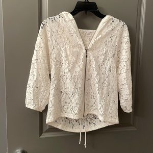 Lacey flower white hooded short sleeve tee